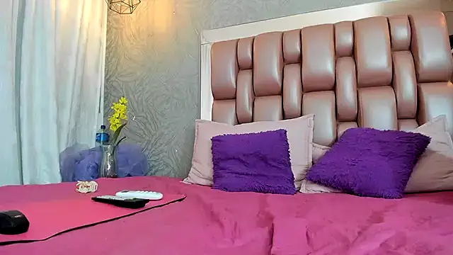 Snapshot of KOURTNEY-- chatting on January 11, 2026, 2:18 am KOURTNEY-- online show from January 11, 2026, 2:18 am