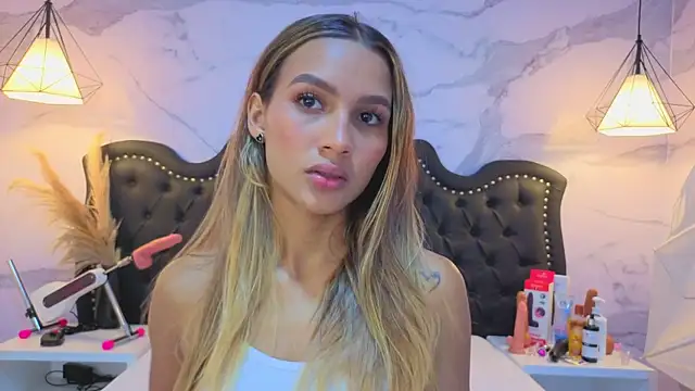 Carohorny4u online show from May 16, 2026, 1:04 am