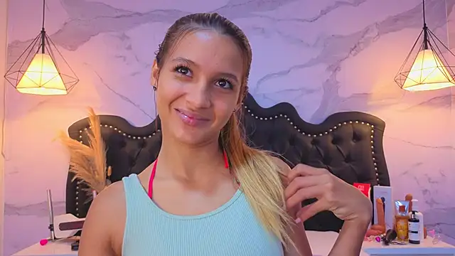 Carohorny4u online show from May 17, 2026, 1:33 pm