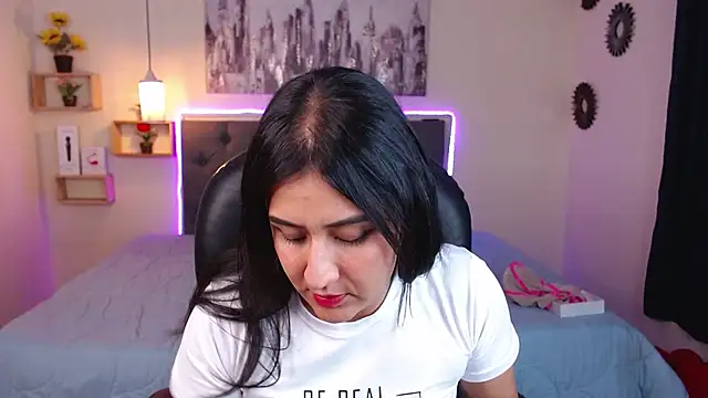 mia aira online show from February 17, 2025, 8:16 pm