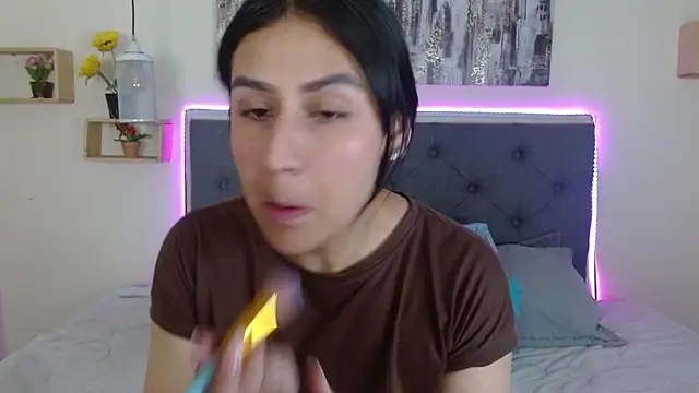 mia aira online show from September 26, 2025, 2:46 pm