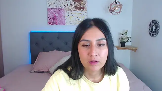 mia aira online show from February 11, 2025, 8:31 pm