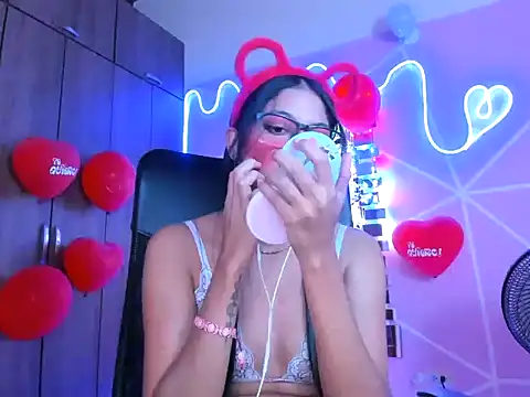  ALLYSON18  online show from February 17, 2025, 5:55 pm