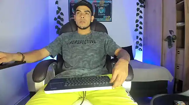 Snapshot of mikee_scooth chatting on March 6, 2025, 8:16 pm mikee scooth online show from March 6, 2025, 8:16 pm