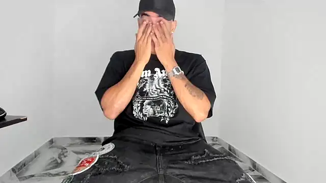 mikee scooth online show from November 29, 2025, 1:39 am