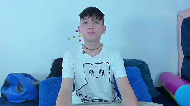 Snapshot of Bragam_Stiven chatting on March 4, 2025, 9:43 pm Bragam Stiven online show from March 4, 2025, 9:43 pm