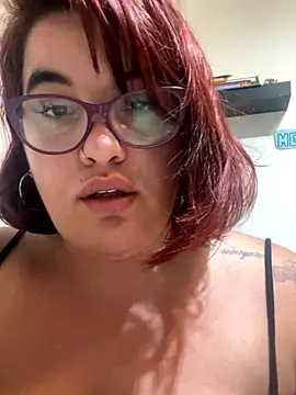 reinamomo73 online show from October 2, 2025, 6:22 pm