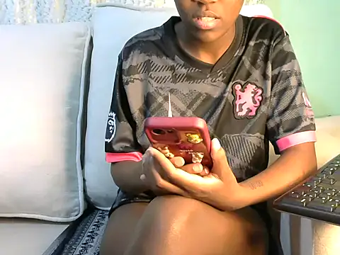 Snapshot of Caryyyl chatting on October 5, 2025, 7:10 am Caryyyl online show from October 5, 2025, 7:10 am