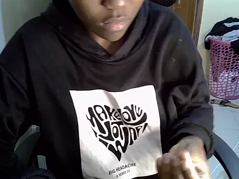 Caryyyl online show from April 12, 2026, 8:17 am