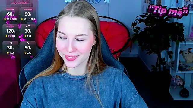 CuteMousee online show from January 4, 2025, 5:37 am