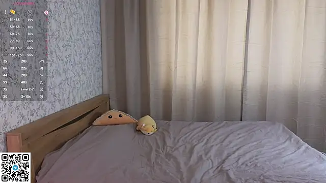 HalieCross online show from January 3, 2025, 9:15 am