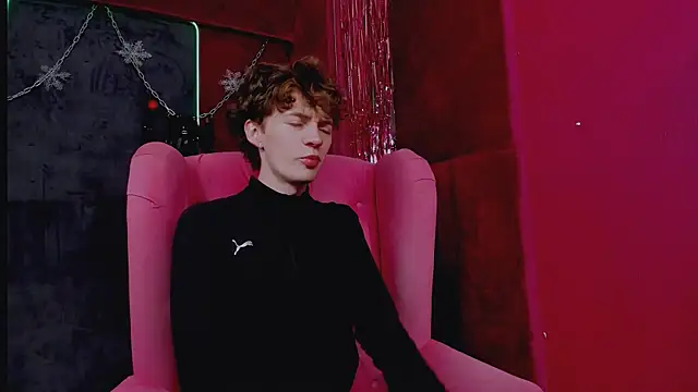 LukeSweet online show from December 15, 2025, 11:49 am