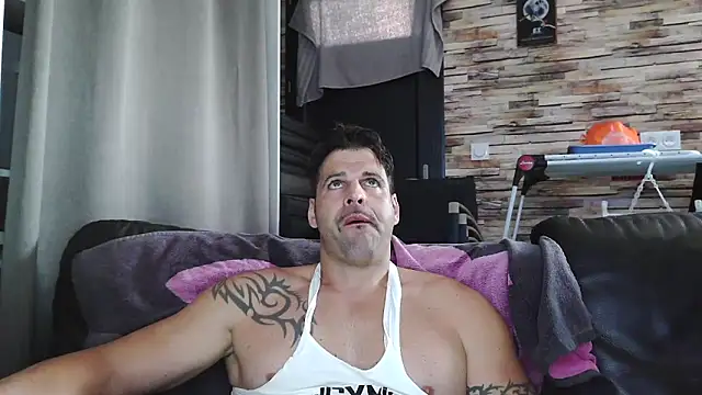 XxBigboybandxX online show from November 21, 2025, 1:10 pm