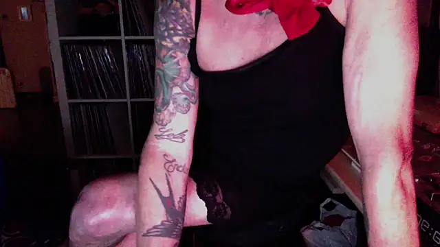 Snapshot of Ladyluve chatting on October 27, 2025, 1:28 am Ladyluve online show from October 27, 2025, 1:28 am