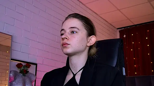 TinaDavil online show from February 8, 2026, 1:09 pm