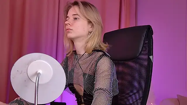 TinaDavil online show from December 20, 2025, 9:12 am