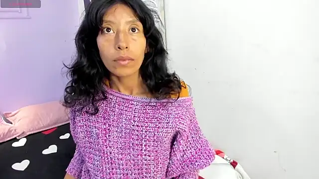 karolinee 66  online show from December 4, 2025, 3:27 am