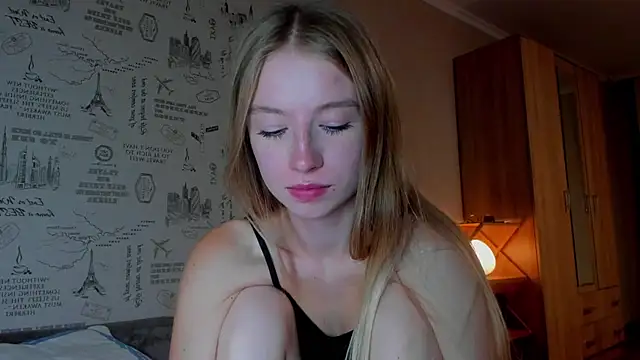 minidivaa  online show from September 22, 2025, 6:14 pm