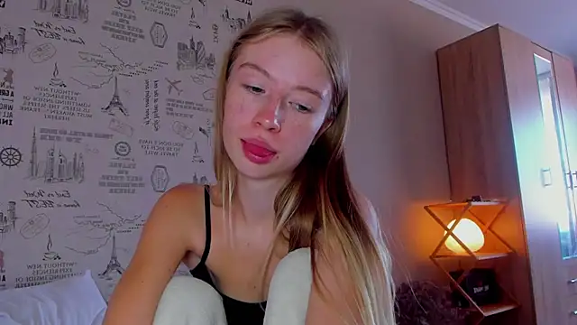 minidivaa  online show from September 24, 2025, 7:15 am