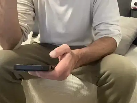 4small4inchlol online show from March 19, 2026, 7:47 pm