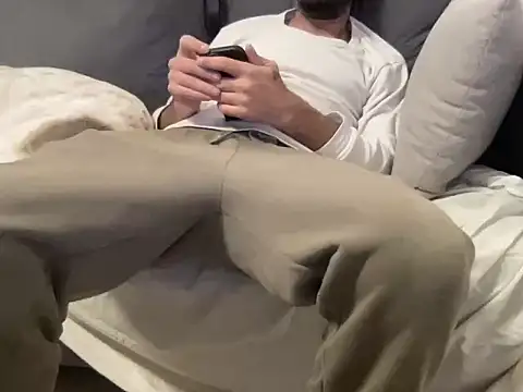 Snapshot of 4small4inchlol chatting on February 3, 2026, 8:25 pm 4small4inchlol online show from February 3, 2026, 8:25 pm