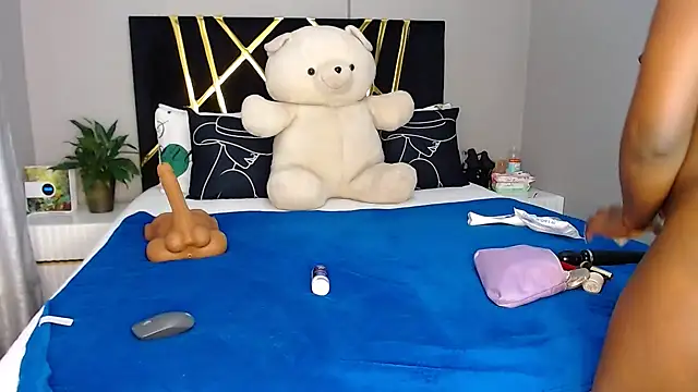 Snapshot of MissBigNipples chatting on November 2, 2025, 3:33 am MissBigNipples online show from November 2, 2025, 3:33 am