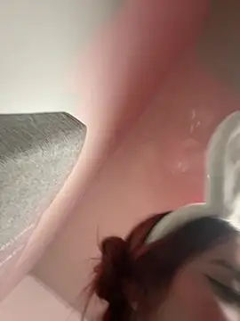 Isa smeraldy online show from March 4, 2026, 6:43 am