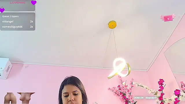 almendraevans online show from March 18, 2025, 3:01 pm