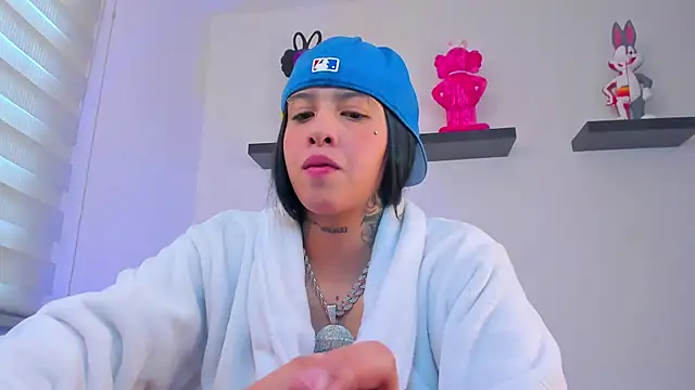 Gangster Girl online show from December 27, 2024, 9:43 pm