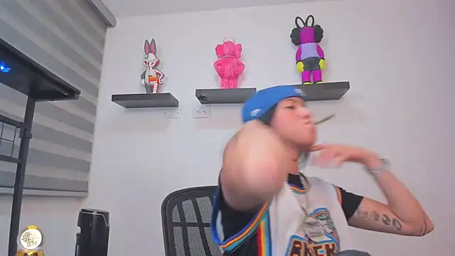 Gangster Girl online show from May 3, 2026, 5:34 am