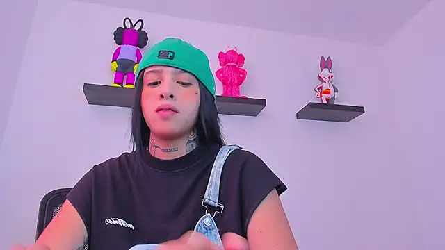 Gangster Girl online show from March 7, 2025, 3:18 pm