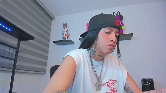 Gangster Girl online show from November 26, 2025, 11:05 pm