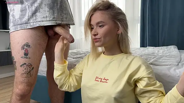 Snapshot of Adelovenick chatting on October 12, 2025, 7:54 am Adelovenick online show from October 12, 2025, 7:54 am