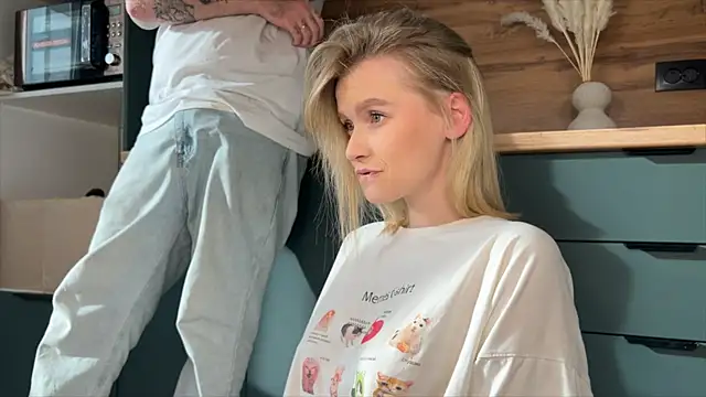 Adelovenick online show from March 19, 2026, 1:44 pm