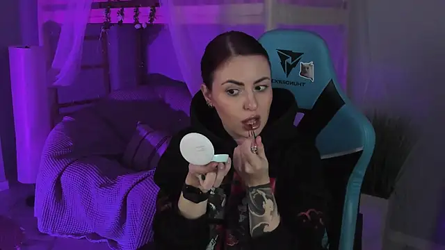 Lana  May online show from November 8, 2025, 5:33 am