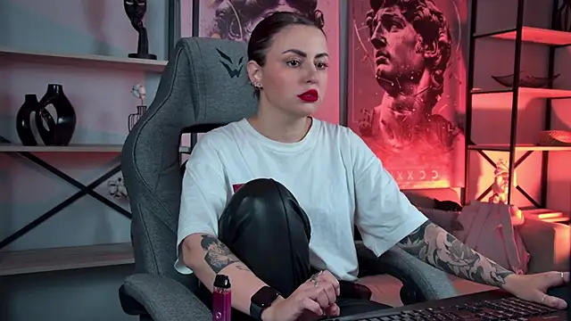 Lana  May online show from October 2, 2025, 8:29 am