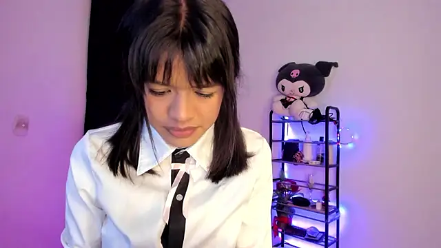 meganthompsonn22 online show from February 12, 2026, 6:29 pm