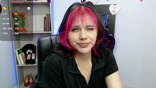 Snapshot of mixie_cute chatting on February 20, 2025, 8:14 pm mixie cute online show from February 20, 2025, 8:14 pm