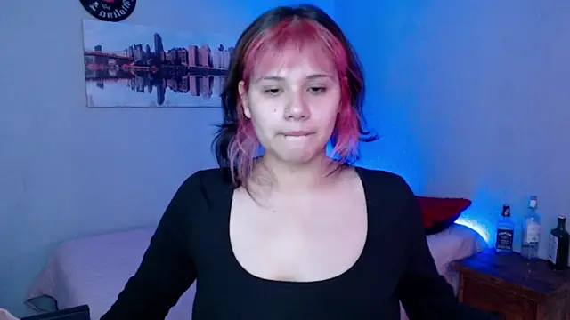 Snapshot of mixie_cute chatting on March 7, 2025, 8:22 pm mixie cute online show from March 7, 2025, 8:22 pm