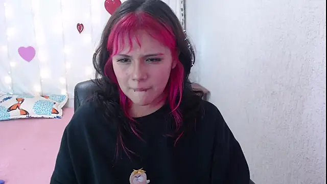 Snapshot of mixie_cute chatting on February 18, 2025, 10:58 pm mixie cute online show from February 18, 2025, 10:58 pm