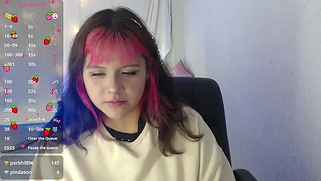 Snapshot of mixie_cute chatting on December 14, 2024, 12:44 am mixie cute online show from December 14, 2024, 12:44 am