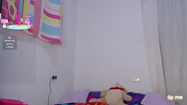 Sweett 19 online show from March 18, 2025, 3:23 am