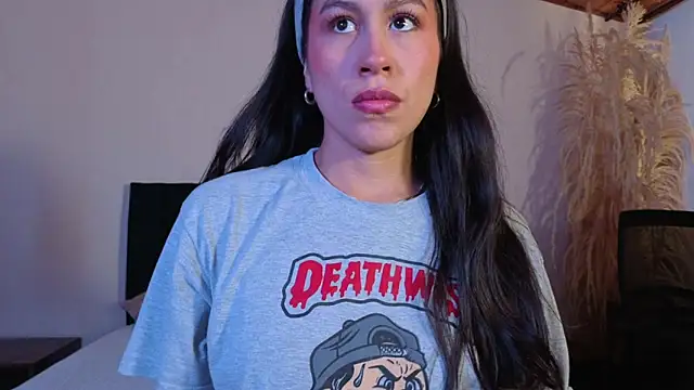 EmiGomez  online show from March 13, 2026, 1:16 pm