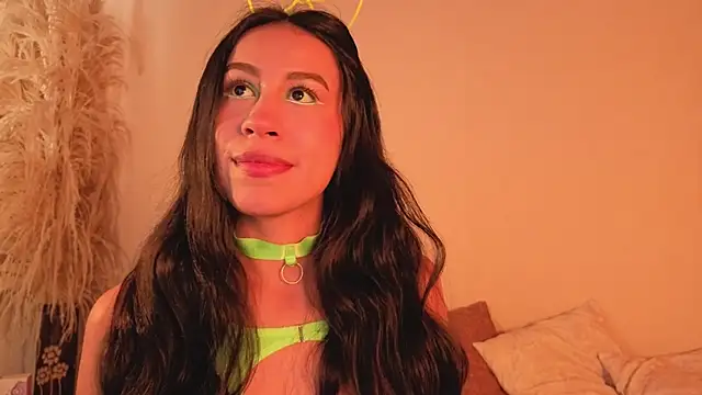 Snapshot of EmiGomez_ chatting on October 3, 2025, 1:45 pm EmiGomez online show from October 3, 2025, 1:45 pm