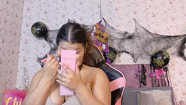 AvrillThomas online show from October 22, 2025, 3:11 pm