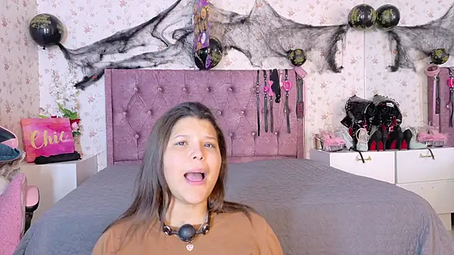 AvrillThomas online show from October 24, 2025, 3:55 pm