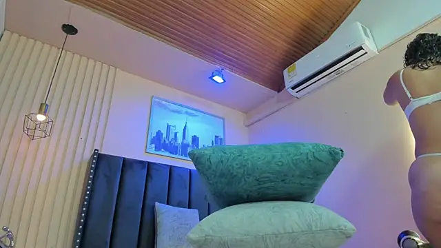 Snapshot of viiolett_lee chatting on February 26, 2026, 8:09 pm viiolett lee online show from February 26, 2026, 8:09 pm