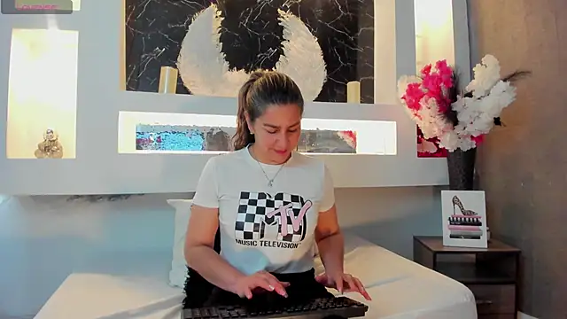 Snapshot of Cinthya_mjs chatting on October 17, 2025, 12:07 pm Cinthya mjs online show from October 17, 2025, 12:07 pm