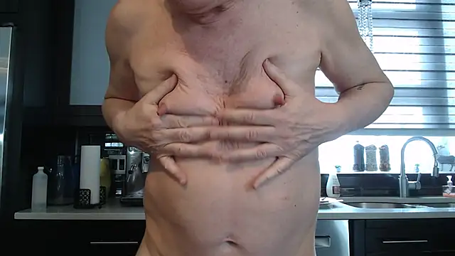 Snapshot of Toy-Daddy chatting on March 5, 2025, 3:51 pm Toy-Daddy online show from March 5, 2025, 3:51 pm