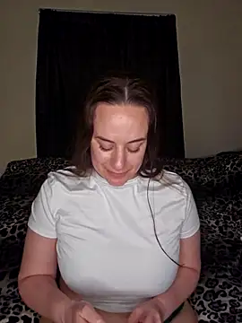 JJLILYOFFICIAL online show from April 19, 2026, 8:37 am